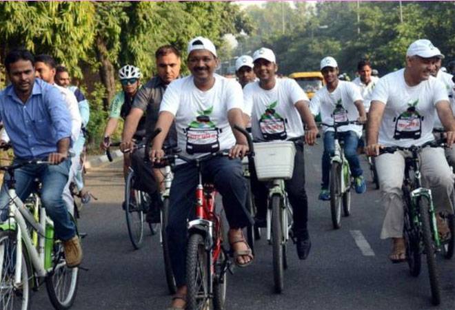 kejriwalleadscyclerallytomarkdelhiscarfreeday